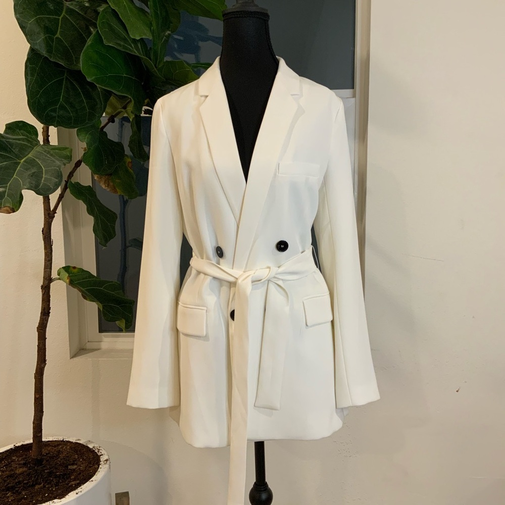 Zara White Double-Breasted Blazer with Belt